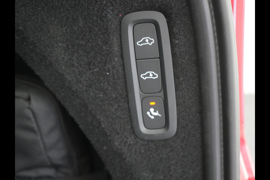 Volvo XC90 T8 AWD Plus Dark 7 Persoons LONG RANGE PHEV 455pk Dealer O.H. | Trekhaak Af Fabriek | Luchtvering | Panodak | Adaptive Cruise | 360 Camera | Harman / Kardon | Lederen Sportstoelen Memory & Ventilatie | Stuur Verwarmd | Keyless | Blis | 20"L.M | Plug In Hybrid |