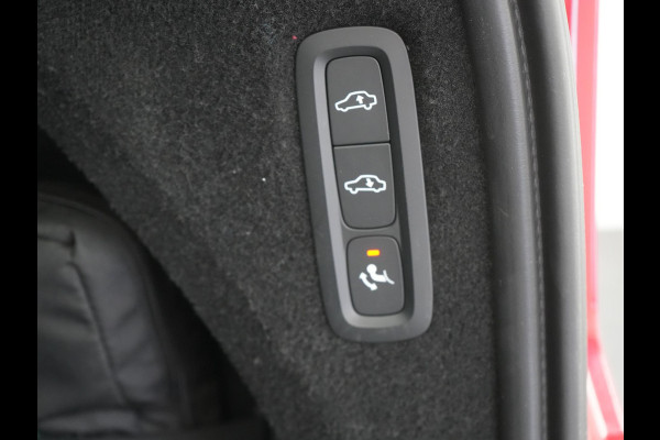 Volvo XC90 T8 AWD Plus Dark 7 Persoons LONG RANGE PHEV 455pk Dealer O.H. | Trekhaak Af Fabriek | Luchtvering | Panodak | Adaptive Cruise | 360 Camera | Harman / Kardon | Lederen Sportstoelen Memory & Ventilatie | Stuur Verwarmd | Keyless | Blis | 20"L.M | Plug In Hybrid |