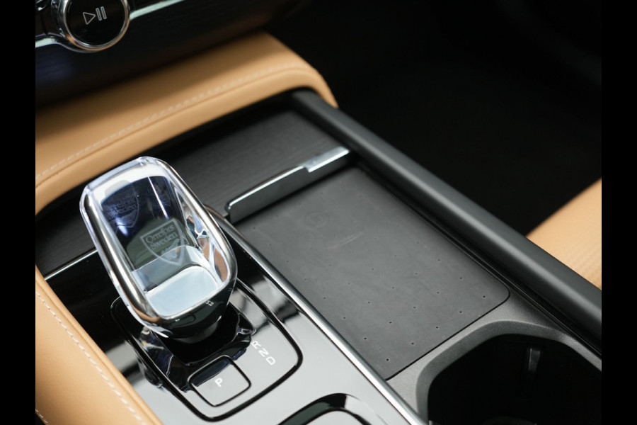 Volvo XC90 T8 AWD Plus Dark 7 Persoons LONG RANGE PHEV 455pk Dealer O.H. | Trekhaak Af Fabriek | Luchtvering | Panodak | Adaptive Cruise | 360 Camera | Harman / Kardon | Lederen Sportstoelen Memory & Ventilatie | Stuur Verwarmd | Keyless | Blis | 20"L.M | Plug In Hybrid |
