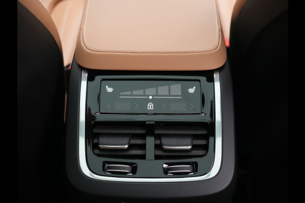 Volvo XC90 T8 AWD Plus Dark 7 Persoons LONG RANGE PHEV 455pk Dealer O.H. | Trekhaak Af Fabriek | Luchtvering | Panodak | Adaptive Cruise | 360 Camera | Harman / Kardon | Lederen Sportstoelen Memory & Ventilatie | Stuur Verwarmd | Keyless | Blis | 20"L.M | Plug In Hybrid |