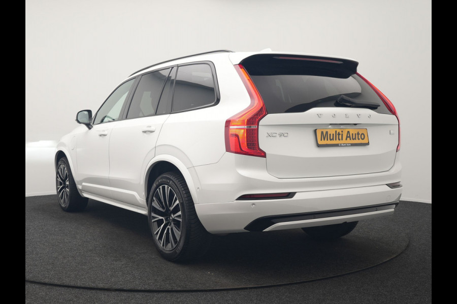 Volvo XC90 T8 AWD Plus Dark 7 Persoons LONG RANGE PHEV 455pk Dealer O.H. | Trekhaak Af Fabriek | Luchtvering | Panodak | Adaptive Cruise | 360 Camera | Harman / Kardon | Lederen Sportstoelen Memory & Ventilatie | Stuur Verwarmd | Keyless | Blis | 20"L.M | Plug In Hybrid |