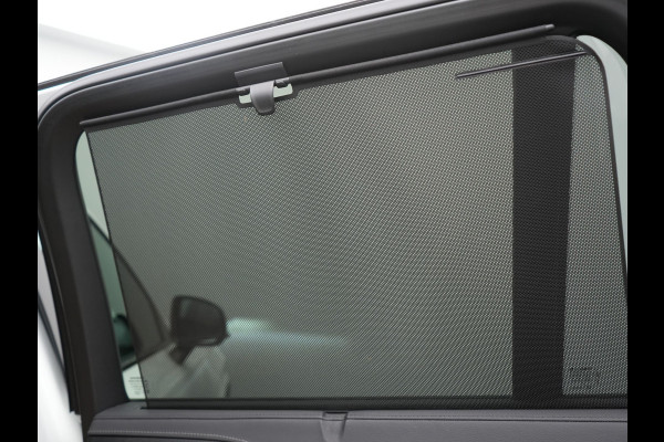 Volvo XC90 T8 AWD Plus Dark 7 Persoons LONG RANGE PHEV 455pk Dealer O.H. | Trekhaak Af Fabriek | Luchtvering | Panodak | Adaptive Cruise | 360 Camera | Harman / Kardon | Lederen Sportstoelen Memory & Ventilatie | Stuur Verwarmd | Keyless | Blis | 20"L.M | Plug In Hybrid |