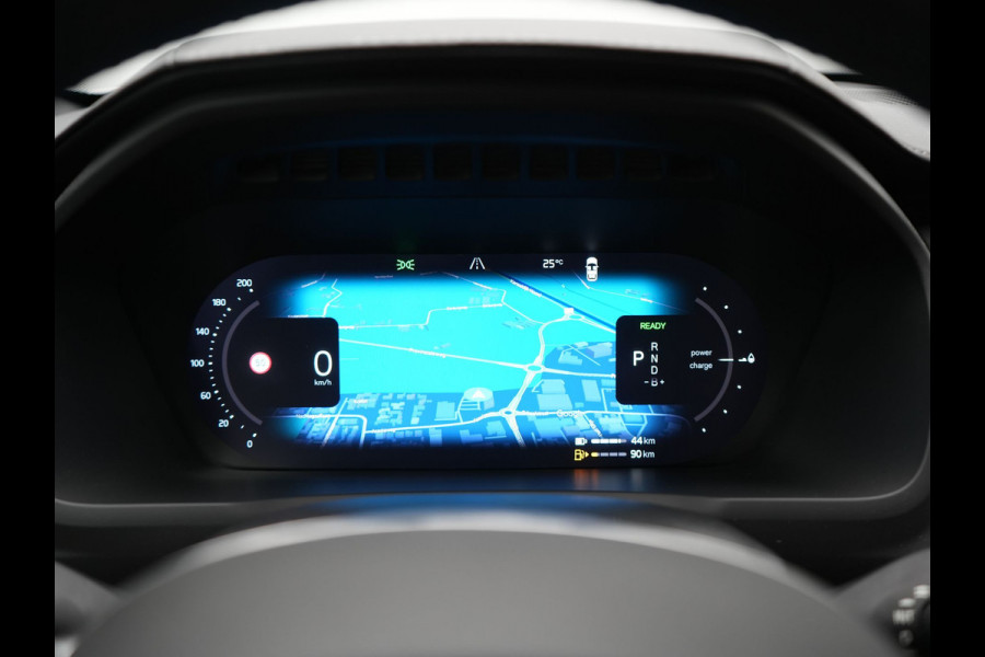 Volvo XC90 T8 AWD Plus Dark 7 Persoons LONG RANGE PHEV 455pk Dealer O.H. | Trekhaak Af Fabriek | Luchtvering | Panodak | Adaptive Cruise | 360 Camera | Harman / Kardon | Lederen Sportstoelen Memory & Ventilatie | Stuur Verwarmd | Keyless | Blis | 20"L.M | Plug In Hybrid |