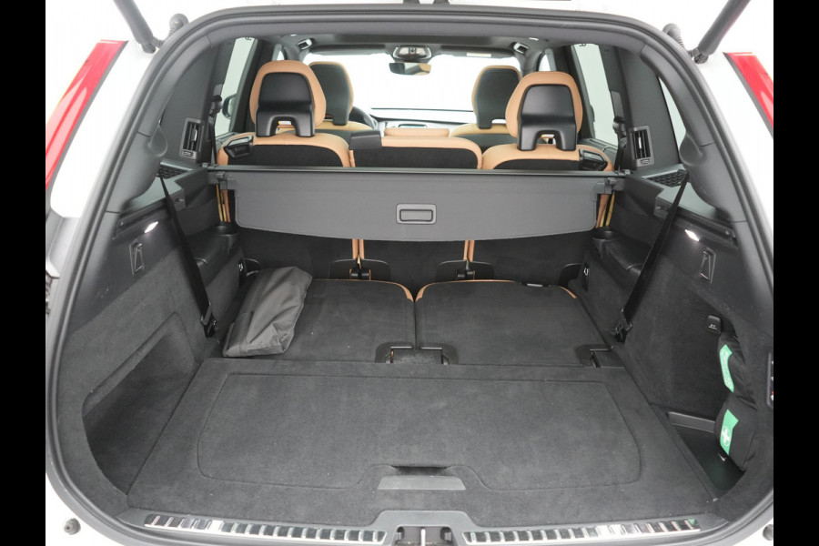 Volvo XC90 T8 AWD Plus Dark 7 Persoons LONG RANGE PHEV 455pk Dealer O.H. | Trekhaak Af Fabriek | Luchtvering | Panodak | Adaptive Cruise | 360 Camera | Harman / Kardon | Lederen Sportstoelen Memory & Ventilatie | Stuur Verwarmd | Keyless | Blis | 20"L.M | Plug In Hybrid |