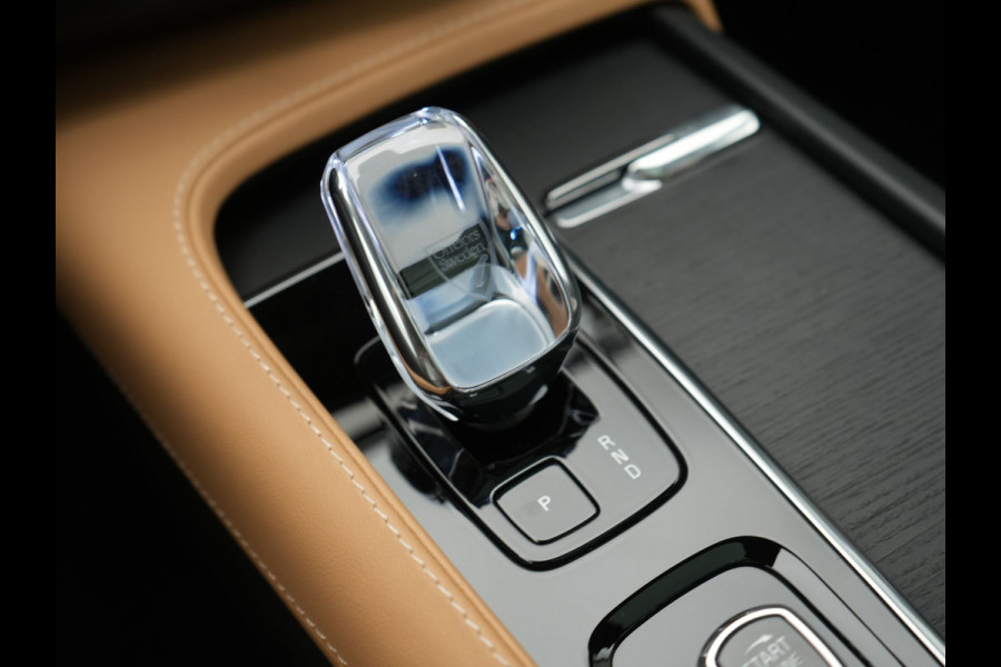 Volvo XC90 T8 AWD Plus Dark 7 Persoons LONG RANGE PHEV 455pk Dealer O.H. | Trekhaak Af Fabriek | Luchtvering | Panodak | Adaptive Cruise | 360 Camera | Harman / Kardon | Lederen Sportstoelen Memory & Ventilatie | Stuur Verwarmd | Keyless | Blis | 20"L.M | Plug In Hybrid |