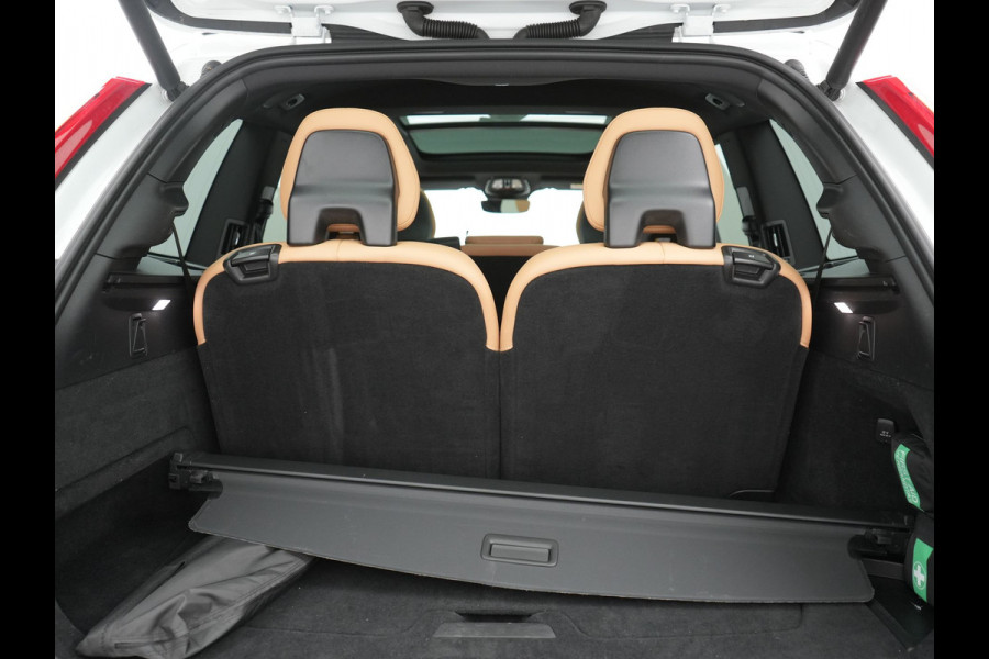Volvo XC90 T8 AWD Plus Dark 7 Persoons LONG RANGE PHEV 455pk Dealer O.H. | Trekhaak Af Fabriek | Luchtvering | Panodak | Adaptive Cruise | 360 Camera | Harman / Kardon | Lederen Sportstoelen Memory & Ventilatie | Stuur Verwarmd | Keyless | Blis | 20"L.M | Plug In Hybrid |