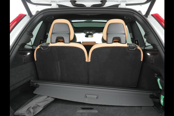 Volvo XC90 T8 AWD Plus Dark 7 Persoons LONG RANGE PHEV 455pk Dealer O.H. | Trekhaak Af Fabriek | Luchtvering | Panodak | Adaptive Cruise | 360 Camera | Harman / Kardon | Lederen Sportstoelen Memory & Ventilatie | Stuur Verwarmd | Keyless | Blis | 20"L.M | Plug In Hybrid |