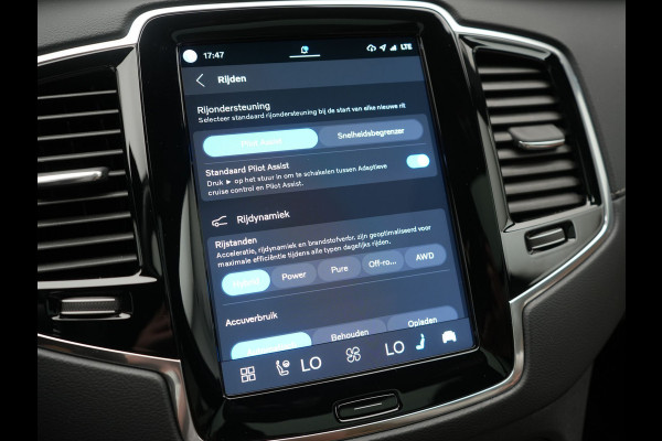 Volvo XC90 T8 AWD Plus Dark 7 Persoons LONG RANGE PHEV 455pk Dealer O.H. | Trekhaak Af Fabriek | Luchtvering | Panodak | Adaptive Cruise | 360 Camera | Harman / Kardon | Lederen Sportstoelen Memory & Ventilatie | Stuur Verwarmd | Keyless | Blis | 20"L.M | Plug In Hybrid |