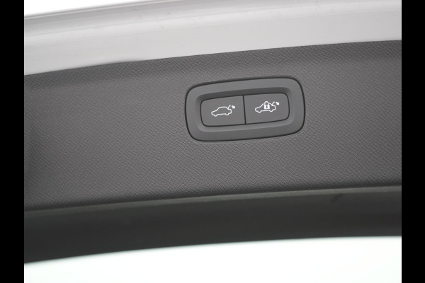 Volvo XC90 T8 AWD Plus Dark 7 Persoons LONG RANGE PHEV 455pk Dealer O.H. | Trekhaak Af Fabriek | Luchtvering | Panodak | Adaptive Cruise | 360 Camera | Harman / Kardon | Lederen Sportstoelen Memory & Ventilatie | Stuur Verwarmd | Keyless | Blis | 20"L.M | Plug In Hybrid |