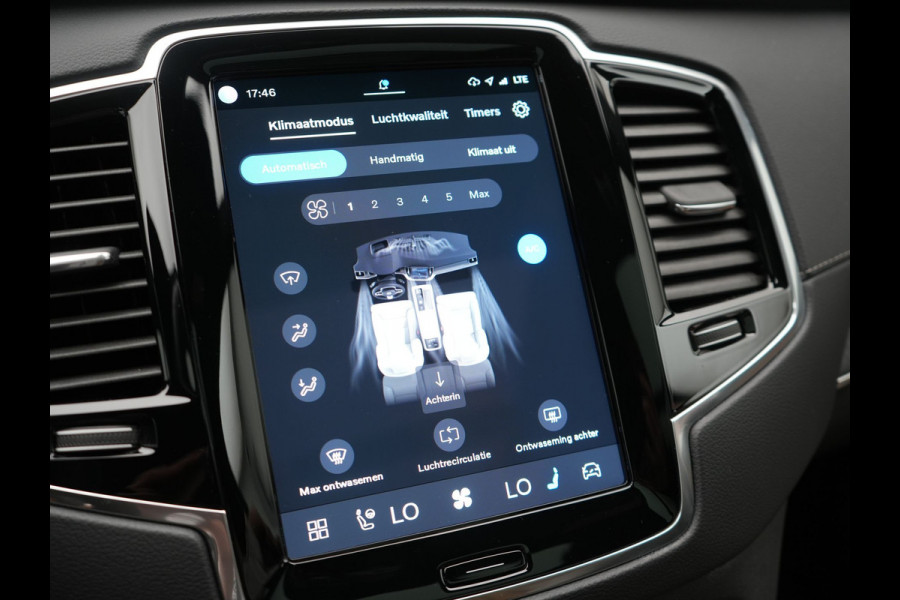 Volvo XC90 T8 AWD Plus Dark 7 Persoons LONG RANGE PHEV 455pk Dealer O.H. | Trekhaak Af Fabriek | Luchtvering | Panodak | Adaptive Cruise | 360 Camera | Harman / Kardon | Lederen Sportstoelen Memory & Ventilatie | Stuur Verwarmd | Keyless | Blis | 20"L.M | Plug In Hybrid |