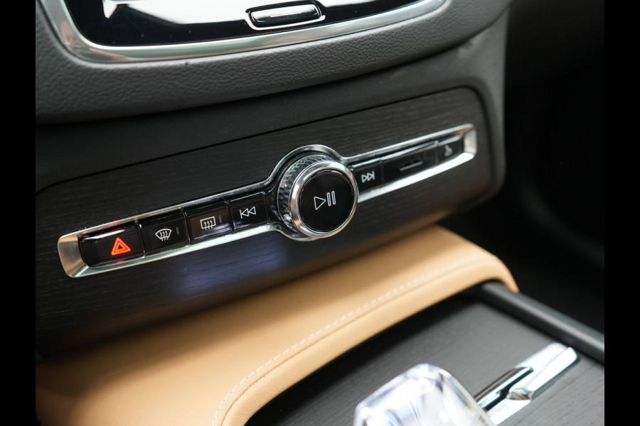 Volvo XC90 T8 AWD Plus Dark 7 Persoons LONG RANGE PHEV 455pk Dealer O.H. | Trekhaak Af Fabriek | Luchtvering | Panodak | Adaptive Cruise | 360 Camera | Harman / Kardon | Lederen Sportstoelen Memory & Ventilatie | Stuur Verwarmd | Keyless | Blis | 20"L.M | Plug In Hybrid |