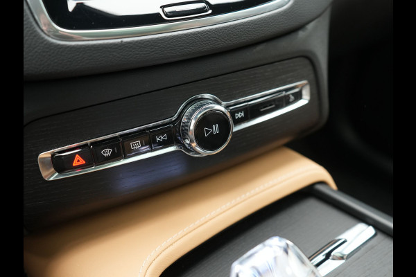 Volvo XC90 T8 AWD Plus Dark 7 Persoons LONG RANGE PHEV 455pk Dealer O.H. | Trekhaak Af Fabriek | Luchtvering | Panodak | Adaptive Cruise | 360 Camera | Harman / Kardon | Lederen Sportstoelen Memory & Ventilatie | Stuur Verwarmd | Keyless | Blis | 20"L.M | Plug In Hybrid |