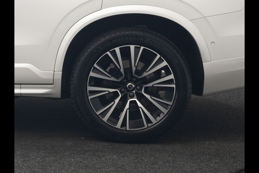 Volvo XC90 T8 AWD Plus Dark 7 Persoons LONG RANGE PHEV 455pk Dealer O.H. | Trekhaak Af Fabriek | Luchtvering | Panodak | Adaptive Cruise | 360 Camera | Harman / Kardon | Lederen Sportstoelen Memory & Ventilatie | Stuur Verwarmd | Keyless | Blis | 20"L.M | Plug In Hybrid |