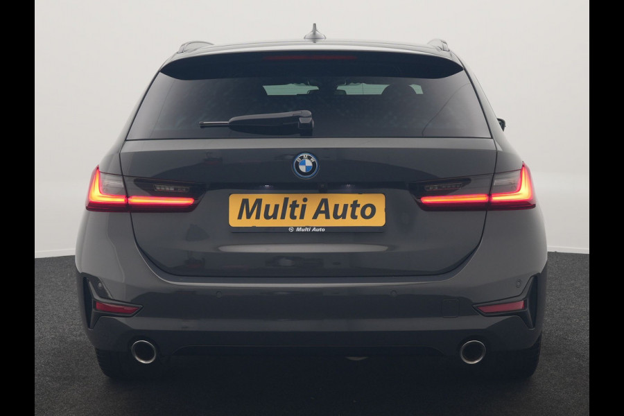 BMW 3 Serie Touring 330e Sportline PHEV 293pk Dealer O.H. | Dravitgrau | Trekhaak Af Fabriek | Adaptive Cruise | Laser LED | Head Up | Adaptief Onderstel | Camera | Sportstoelen Verwarmd | Sfeerverlichting | Keyless | Blis | Apple Carplay | 19"L.M | Plug In Hybrid |