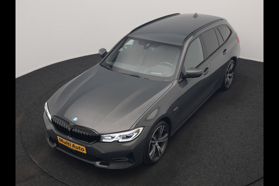 BMW 3 Serie Touring 330e Sportline PHEV 293pk Dealer O.H. | Dravitgrau | Trekhaak Af Fabriek | Adaptive Cruise | Laser LED | Head Up | Adaptief Onderstel | Camera | Sportstoelen Verwarmd | Sfeerverlichting | Keyless | Blis | Apple Carplay | 19"L.M | Plug In Hybrid |