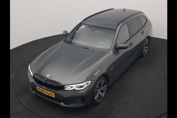 BMW 3 Serie Touring 330e Sportline PHEV 293pk Dealer O.H. | Dravitgrau | Trekhaak Af Fabriek | Adaptive Cruise | Laser LED | Head Up | Adaptief Onderstel | Camera | Sportstoelen Verwarmd | Sfeerverlichting | Keyless | Blis | Apple Carplay | 19"L.M | Plug In Hybrid |