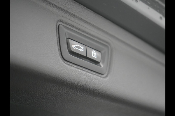 BMW 3 Serie Touring 330e Sportline PHEV 293pk Dealer O.H. | Dravitgrau | Trekhaak Af Fabriek | Adaptive Cruise | Laser LED | Head Up | Adaptief Onderstel | Camera | Sportstoelen Verwarmd | Sfeerverlichting | Keyless | Blis | Apple Carplay | 19"L.M | Plug In Hybrid |
