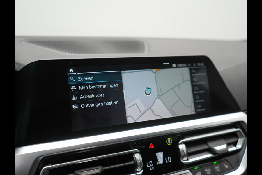 BMW 3 Serie Touring 330e Sportline PHEV 293pk Dealer O.H. | Dravitgrau | Trekhaak Af Fabriek | Adaptive Cruise | Laser LED | Head Up | Adaptief Onderstel | Camera | Sportstoelen Verwarmd | Sfeerverlichting | Keyless | Blis | Apple Carplay | 19"L.M | Plug In Hybrid |