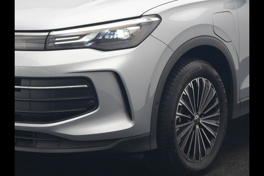 Volkswagen Tiguan 1.5 eHybrid Life PHEV 204pk | Trekhaak Af Fabriek | Adaptive Cruise | Camera | Sportstoelen Verwarmd | BLIS | Sfeerverlichting | Stuurverwarming | Apple Carplay | IQ Drive | Navigatie | Virtual | DAB | 18"L.M | Plug In Hybrid |