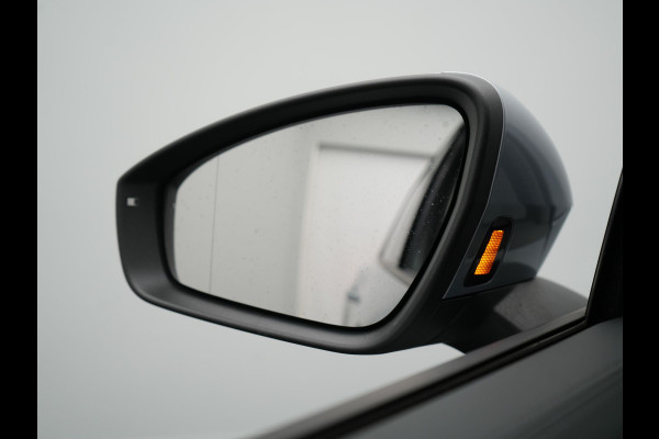Volkswagen Tiguan 1.5 eHybrid Life PHEV 204pk | Trekhaak Af Fabriek | Adaptive Cruise | Camera | Sportstoelen Verwarmd | BLIS | Sfeerverlichting | Stuurverwarming | Apple Carplay | IQ Drive | Navigatie | Virtual | DAB | 18"L.M | Plug In Hybrid |