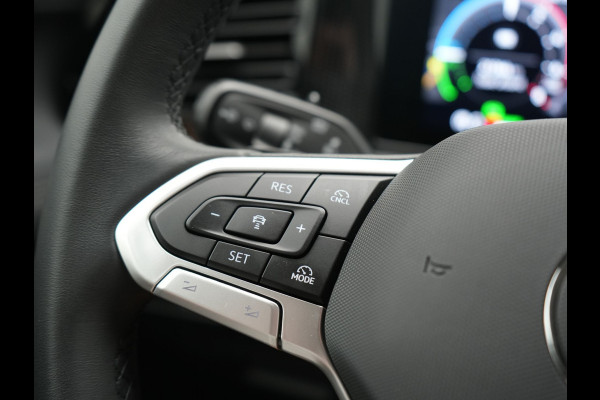 Volkswagen Tiguan 1.5 eHybrid Life PHEV 204pk | Trekhaak Af Fabriek | Adaptive Cruise | Camera | Sportstoelen Verwarmd | BLIS | Sfeerverlichting | Stuurverwarming | Apple Carplay | IQ Drive | Navigatie | Virtual | DAB | 18"L.M | Plug In Hybrid |