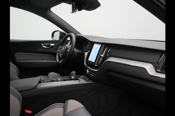 Volvo XC60 T6 AWD R-Design LONG RANGE PHEV 350pk Dealer O.H. | Panodak | Camera | Sportstoelen Memory & Verwarmd | Stuur Verwarmd | Google Assistent | Keyless | Cruise Control | Apple Carplay | DAB | Plug In Hybrid |