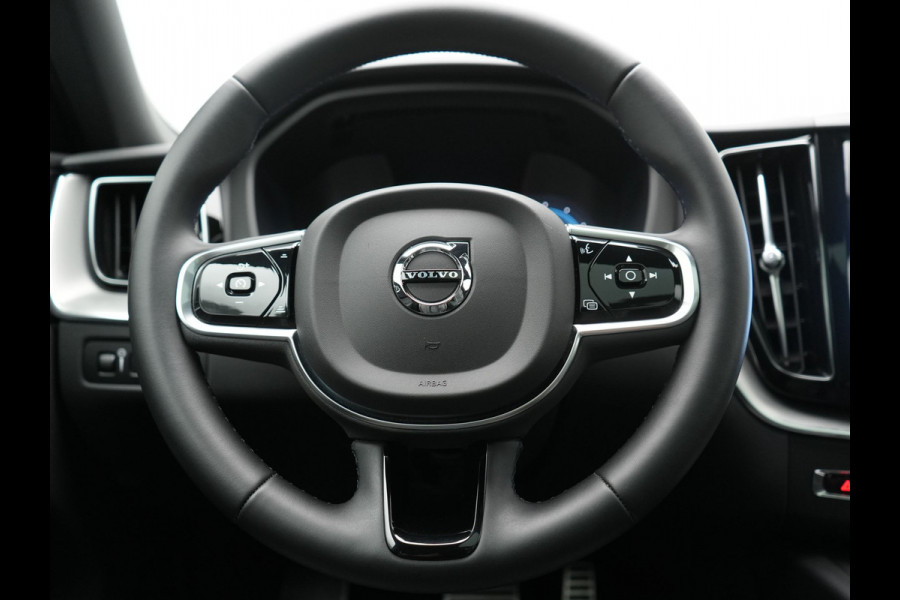 Volvo XC60 T6 AWD R-Design LONG RANGE PHEV 350pk Dealer O.H. | Panodak | Camera | Sportstoelen Memory & Verwarmd | Stuur Verwarmd | Google Assistent | Keyless | Cruise Control | Apple Carplay | DAB | Plug In Hybrid |