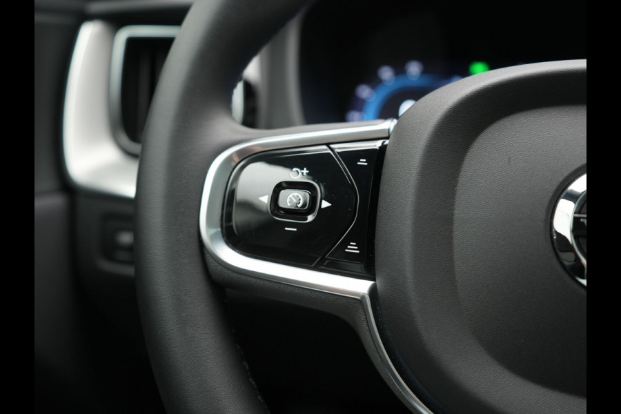 Volvo XC60 T6 AWD R-Design LONG RANGE PHEV 350pk Dealer O.H. | Panodak | Camera | Sportstoelen Memory & Verwarmd | Stuur Verwarmd | Google Assistent | Keyless | Cruise Control | Apple Carplay | DAB | Plug In Hybrid |
