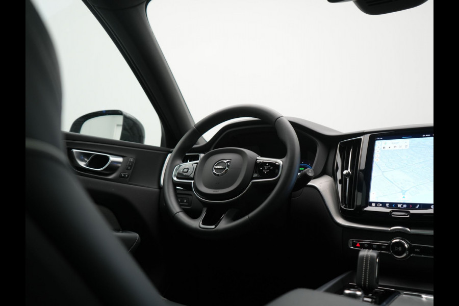 Volvo XC60 T6 AWD R-Design LONG RANGE PHEV 350pk Dealer O.H. | Panodak | Camera | Sportstoelen Memory & Verwarmd | Stuur Verwarmd | Google Assistent | Keyless | Cruise Control | Apple Carplay | DAB | Plug In Hybrid |