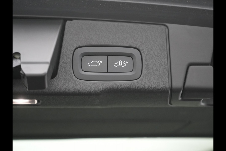 Volvo XC60 T6 AWD R-Design LONG RANGE PHEV 350pk Dealer O.H. | Panodak | Camera | Sportstoelen Memory & Verwarmd | Stuur Verwarmd | Google Assistent | Keyless | Cruise Control | Apple Carplay | DAB | Plug In Hybrid |