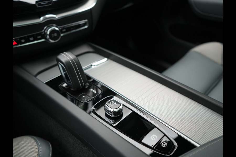 Volvo XC60 T6 AWD R-Design LONG RANGE PHEV 350pk Dealer O.H. | Panodak | Camera | Sportstoelen Memory & Verwarmd | Stuur Verwarmd | Google Assistent | Keyless | Cruise Control | Apple Carplay | DAB | Plug In Hybrid |