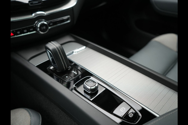 Volvo XC60 T6 AWD R-Design LONG RANGE PHEV 350pk Dealer O.H. | Panodak | Camera | Sportstoelen Memory & Verwarmd | Stuur Verwarmd | Google Assistent | Keyless | Cruise Control | Apple Carplay | DAB | Plug In Hybrid |
