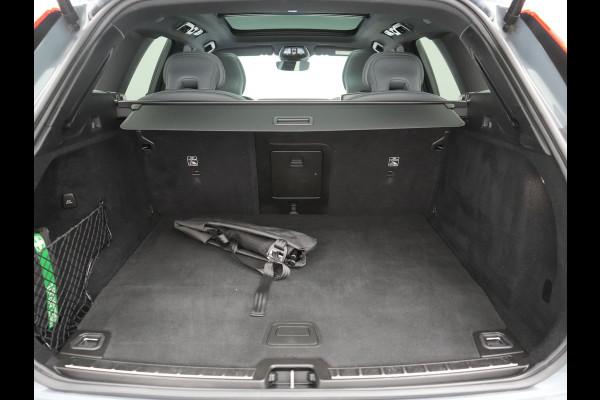 Volvo XC60 T6 AWD R-Design LONG RANGE PHEV 350pk Dealer O.H. | Panodak | Camera | Sportstoelen Memory & Verwarmd | Stuur Verwarmd | Google Assistent | Keyless | Cruise Control | Apple Carplay | DAB | Plug In Hybrid |