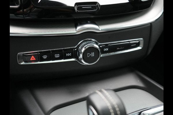 Volvo XC60 T6 AWD R-Design LONG RANGE PHEV 350pk Dealer O.H. | Panodak | Camera | Sportstoelen Memory & Verwarmd | Stuur Verwarmd | Google Assistent | Keyless | Cruise Control | Apple Carplay | DAB | Plug In Hybrid |