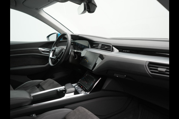 Audi e-tron Sportback 50 Quattro S Line 71 kWh 313pk Dealer O.H. | Luchtvering | Adaptive Cruise | Nachtzicht | Head Up | Camera | Alcantara Sportstoelen Verwarmd | Keyless | 20"L.M | Navigatie | DAB | Virtual Cockpit |