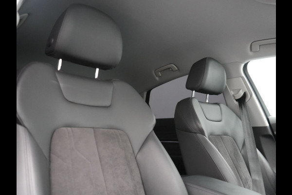 Audi e-tron Sportback 50 Quattro S Line 71 kWh 313pk Dealer O.H. | Luchtvering | Adaptive Cruise | Nachtzicht | Head Up | Camera | Alcantara Sportstoelen Verwarmd | Keyless | 20"L.M | Navigatie | DAB | Virtual Cockpit |