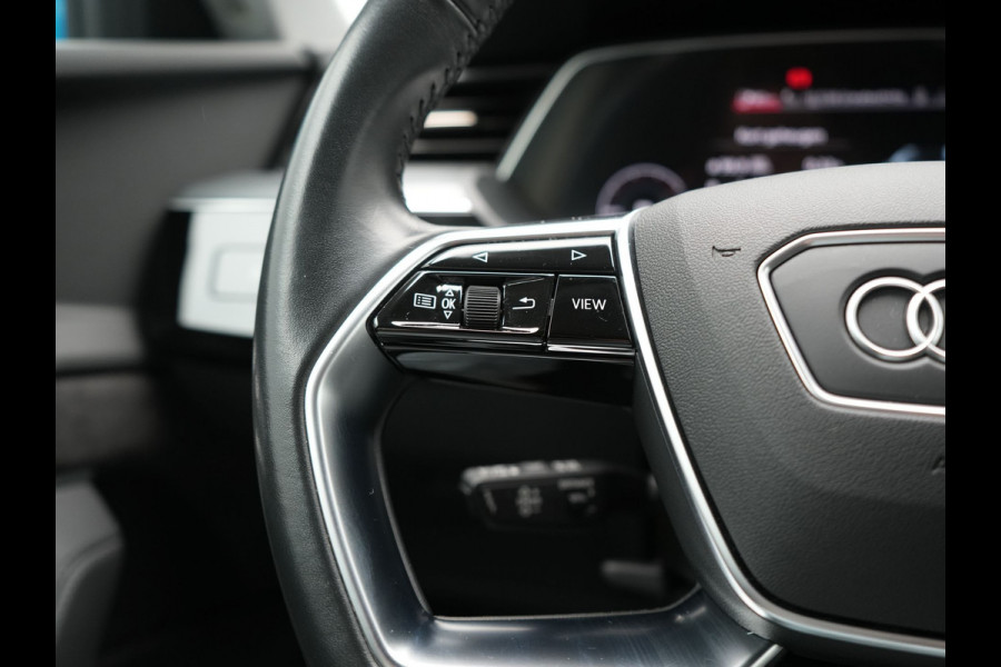 Audi e-tron Sportback 50 Quattro S Line 71 kWh 313pk Dealer O.H. | Luchtvering | Adaptive Cruise | Nachtzicht | Head Up | Camera | Alcantara Sportstoelen Verwarmd | Keyless | 20"L.M | Navigatie | DAB | Virtual Cockpit |