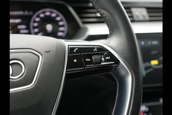 Audi e-tron Sportback 50 Quattro S Line 71 kWh 313pk Dealer O.H. | Luchtvering | Adaptive Cruise | Nachtzicht | Head Up | Camera | Alcantara Sportstoelen Verwarmd | Keyless | 20"L.M | Navigatie | DAB | Virtual Cockpit |