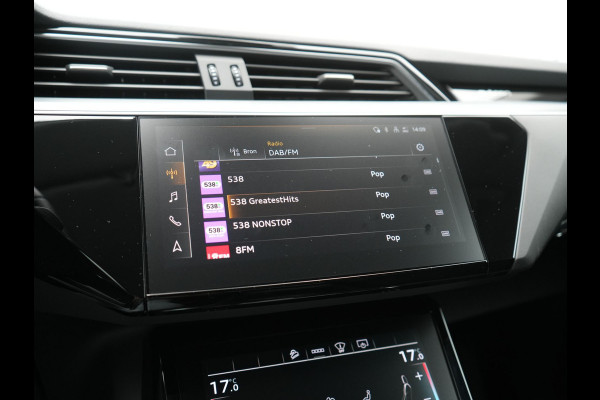 Audi e-tron Sportback 50 Quattro S Line 71 kWh 313pk Dealer O.H. | Luchtvering | Adaptive Cruise | Nachtzicht | Head Up | Camera | Alcantara Sportstoelen Verwarmd | Keyless | 20"L.M | Navigatie | DAB | Virtual Cockpit |