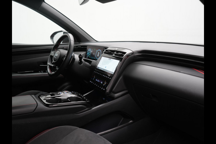 Hyundai Tucson 1.6 T-GDI N Line 4WD PHEV 265pk Dealer O.H. | Adaptive Cruise | Camera | Alcantara Sportstoelen & Stuur Verwarmd | Krell Audio | Apple Carplay | Keyless | Blis | 19"L.M | Navigatie | DAB | Plug In Hybrid |