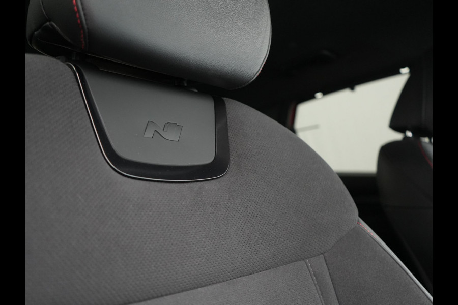 Hyundai Tucson 1.6 T-GDI N Line 4WD PHEV 265pk Dealer O.H. | Adaptive Cruise | Camera | Alcantara Sportstoelen & Stuur Verwarmd | Krell Audio | Apple Carplay | Keyless | Blis | 19"L.M | Navigatie | DAB | Plug In Hybrid |