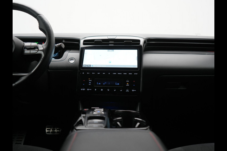 Hyundai Tucson 1.6 T-GDI N Line 4WD PHEV 265pk Dealer O.H. | Adaptive Cruise | Camera | Alcantara Sportstoelen & Stuur Verwarmd | Krell Audio | Apple Carplay | Keyless | Blis | 19"L.M | Navigatie | DAB | Plug In Hybrid |