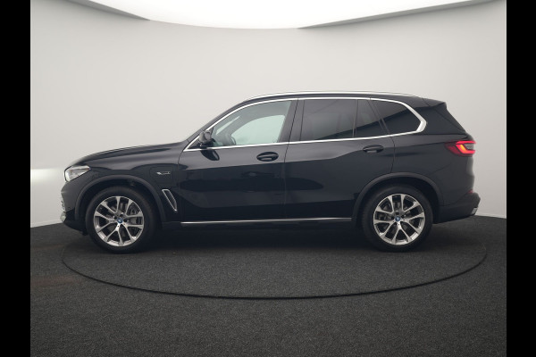 BMW X5 xDrive45e X Line PHEV 395pk Dealer O.H. | Luchtvering | Camera | Adaptief Onderstel | Lederen Sportstoelen Memory | Hifi Audio | Apple Carplay | Sfeerverlichting | Navigatie | DAB | Plug In Hybrid |