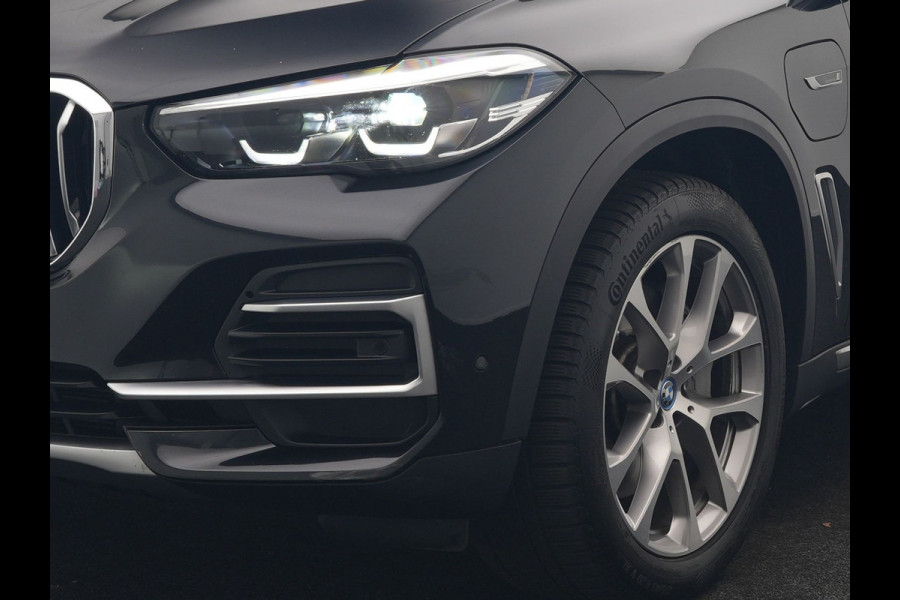 BMW X5 xDrive45e X Line PHEV 395pk Dealer O.H. | Luchtvering | Camera | Adaptief Onderstel | Lederen Sportstoelen Memory | Hifi Audio | Apple Carplay | Sfeerverlichting | Navigatie | DAB | Plug In Hybrid |