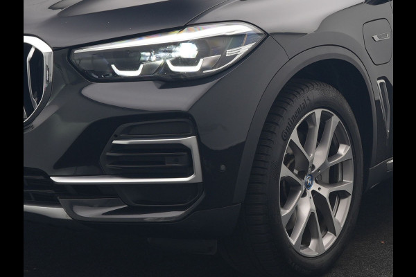 BMW X5 xDrive45e X Line PHEV 395pk Dealer O.H. | Luchtvering | Camera | Adaptief Onderstel | Lederen Sportstoelen Memory | Hifi Audio | Apple Carplay | Sfeerverlichting | Navigatie | DAB | Plug In Hybrid |