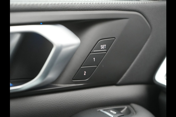 BMW X5 xDrive45e X Line PHEV 395pk Dealer O.H. | Luchtvering | Camera | Adaptief Onderstel | Lederen Sportstoelen Memory | Hifi Audio | Apple Carplay | Sfeerverlichting | Navigatie | DAB | Plug In Hybrid |