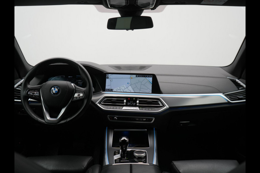 BMW X5 xDrive45e X Line PHEV 395pk Dealer O.H. | Luchtvering | Camera | Adaptief Onderstel | Lederen Sportstoelen Memory | Hifi Audio | Apple Carplay | Sfeerverlichting | Navigatie | DAB | Plug In Hybrid |