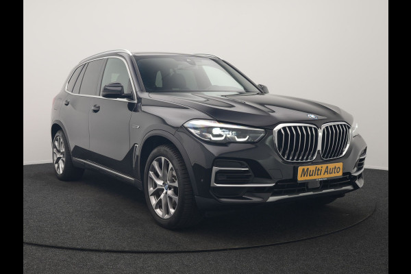 BMW X5 xDrive45e X Line PHEV 395pk Dealer O.H. | Luchtvering | Camera | Adaptief Onderstel | Lederen Sportstoelen Memory | Hifi Audio | Apple Carplay | Sfeerverlichting | Navigatie | DAB | Plug In Hybrid |