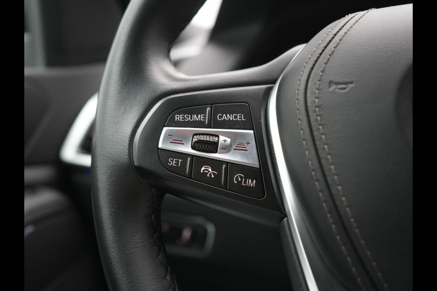BMW X5 xDrive45e X Line PHEV 395pk Dealer O.H. | Luchtvering | Camera | Adaptief Onderstel | Lederen Sportstoelen Memory | Hifi Audio | Apple Carplay | Sfeerverlichting | Navigatie | DAB | Plug In Hybrid |