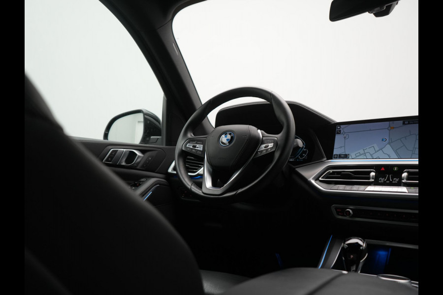 BMW X5 xDrive45e X Line PHEV 395pk Dealer O.H. | Luchtvering | Camera | Adaptief Onderstel | Lederen Sportstoelen Memory | Hifi Audio | Apple Carplay | Sfeerverlichting | Navigatie | DAB | Plug In Hybrid |